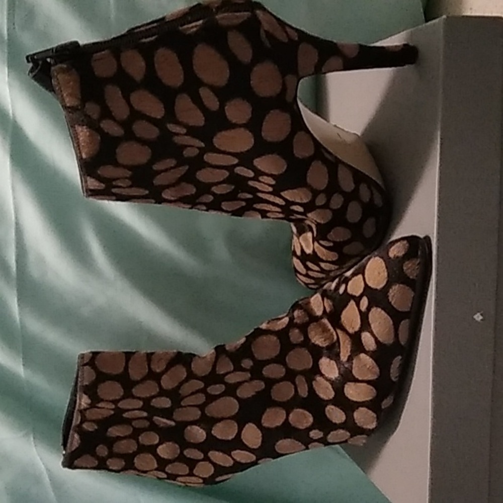Hot Hot 🔥  Cheetah printed Walter Steiger ankle boots